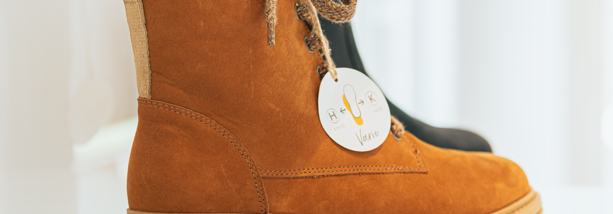 Winterschuhe, Stiefel im Regal